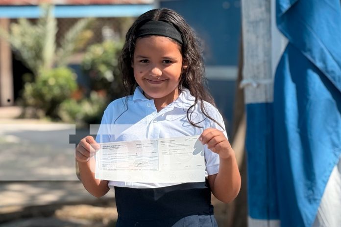 Foto: Más de 4,000 niños en Jalapa reciben el bono presidencial en un ambiente festivo/TN8