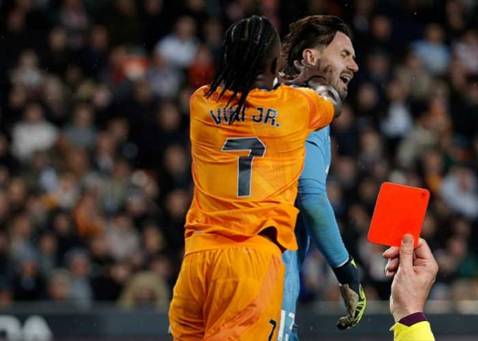 Foto: Vinícius Júnior pide perdón tras su expulsión en el partido contra el Valencia / Cortesía