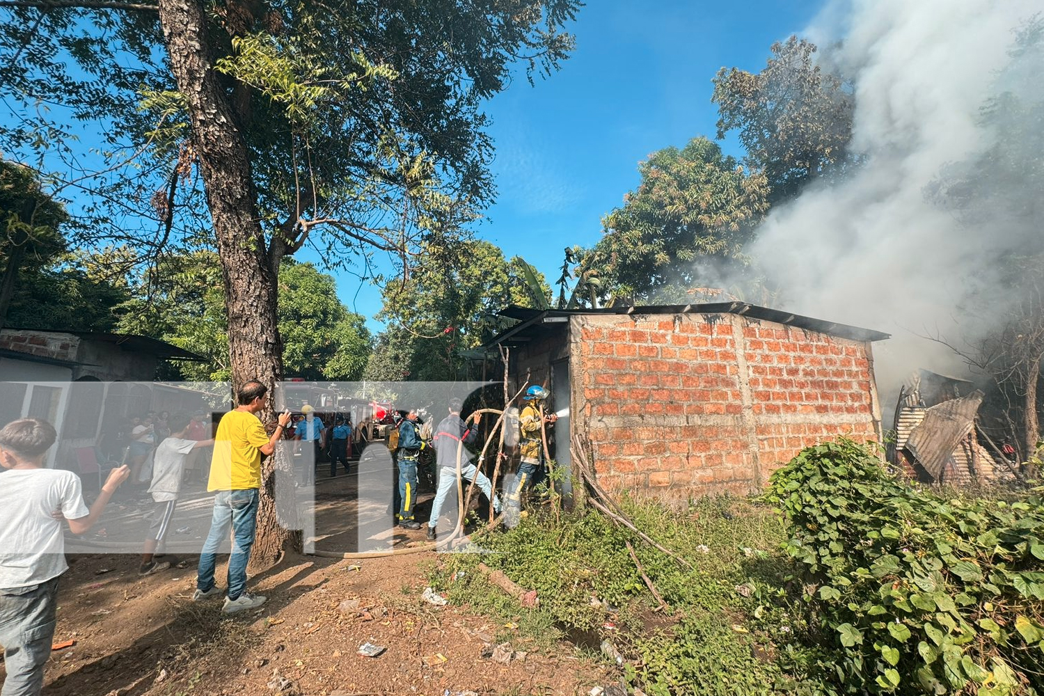 Foto: Incendio consume por completa vivienda de una señora en Chinandega/TN8