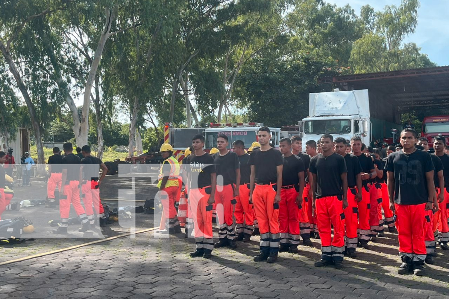 Foto: Bomberos Unidos muestran técnicas avanzadas en simulacro de rescate/TN8