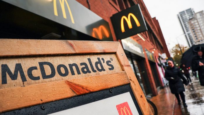 Foto: Más de 700 empleados de McDonald's denuncian acoso en Reino Unido