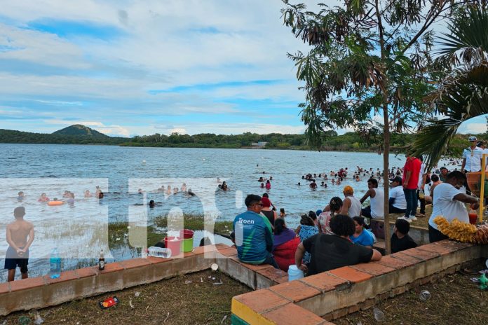 Foto: Familias de la capital inician el año 2025 en la laguna de Xiloá/TN8