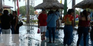 Foto: ¡Ni la lluvia los detuvo! Turistas nacionales se desbordaron en el Puerto Salvador Allende/TN8