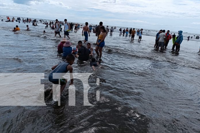 Foto: Familias nicaragüenses celebran el Año Nuevo en las playas de Pochomil y Masachapa/TN8