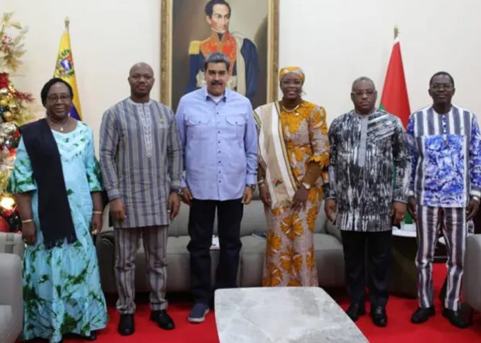 Foto: Delegaciones oficiales se reúnen con Maduro tras inicio de nuevo mandato / Cortesía