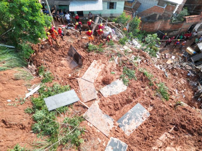 Foto: Deslizamientos de tierra en Brasil dejan 10 muertos y un desaparecido