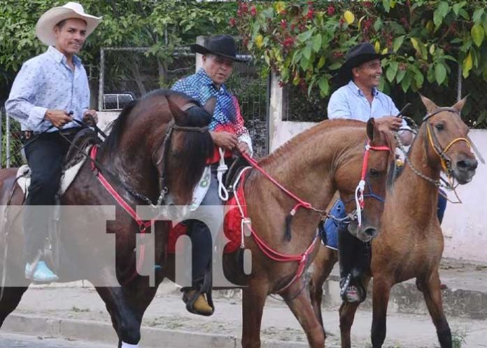 Foto: Somoto recibe el 2025 con la tradicional cabalgata hípica de Año Nuevo / TN8