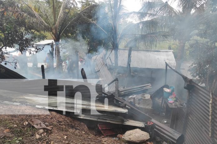 Foto: Familia lo pierde todo tras incendio en Sol de Libertad, Siuna / TN8