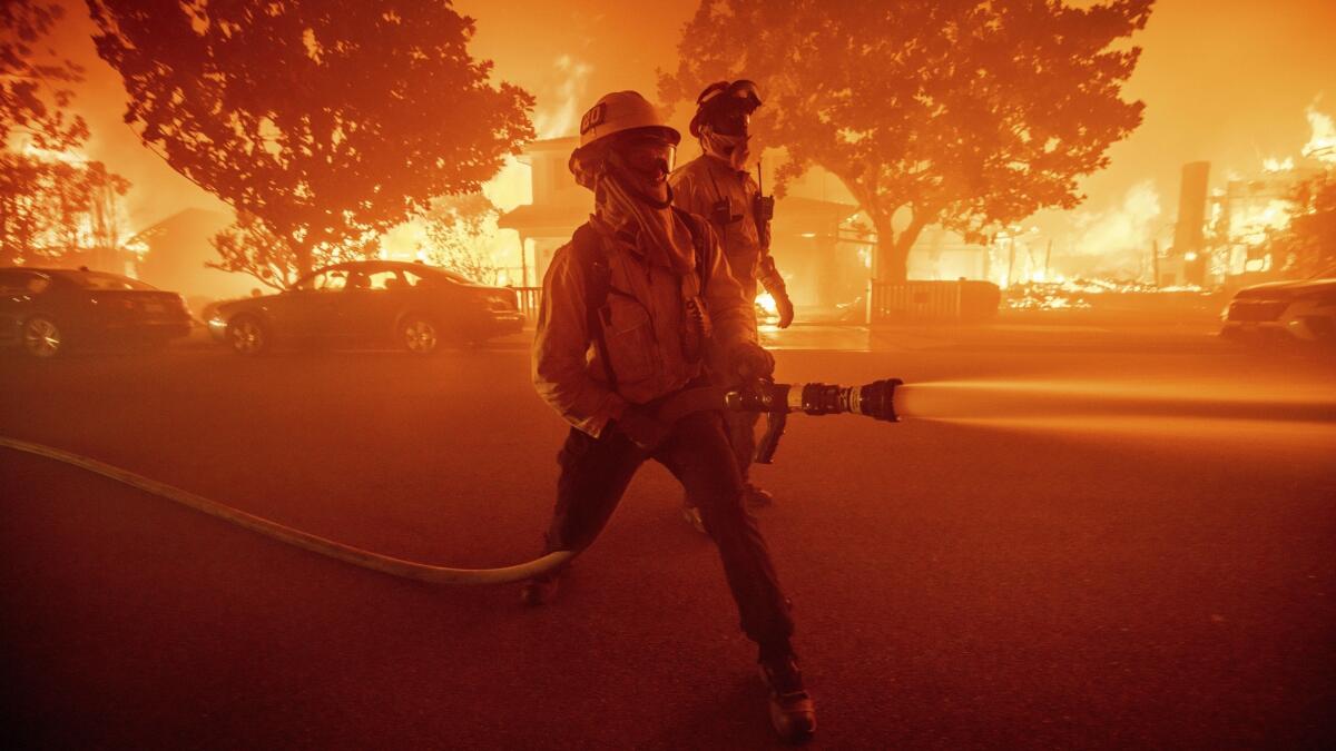 Foto:Bomberos de Los Ángeles enfrentan nuevas ráfagas de viento