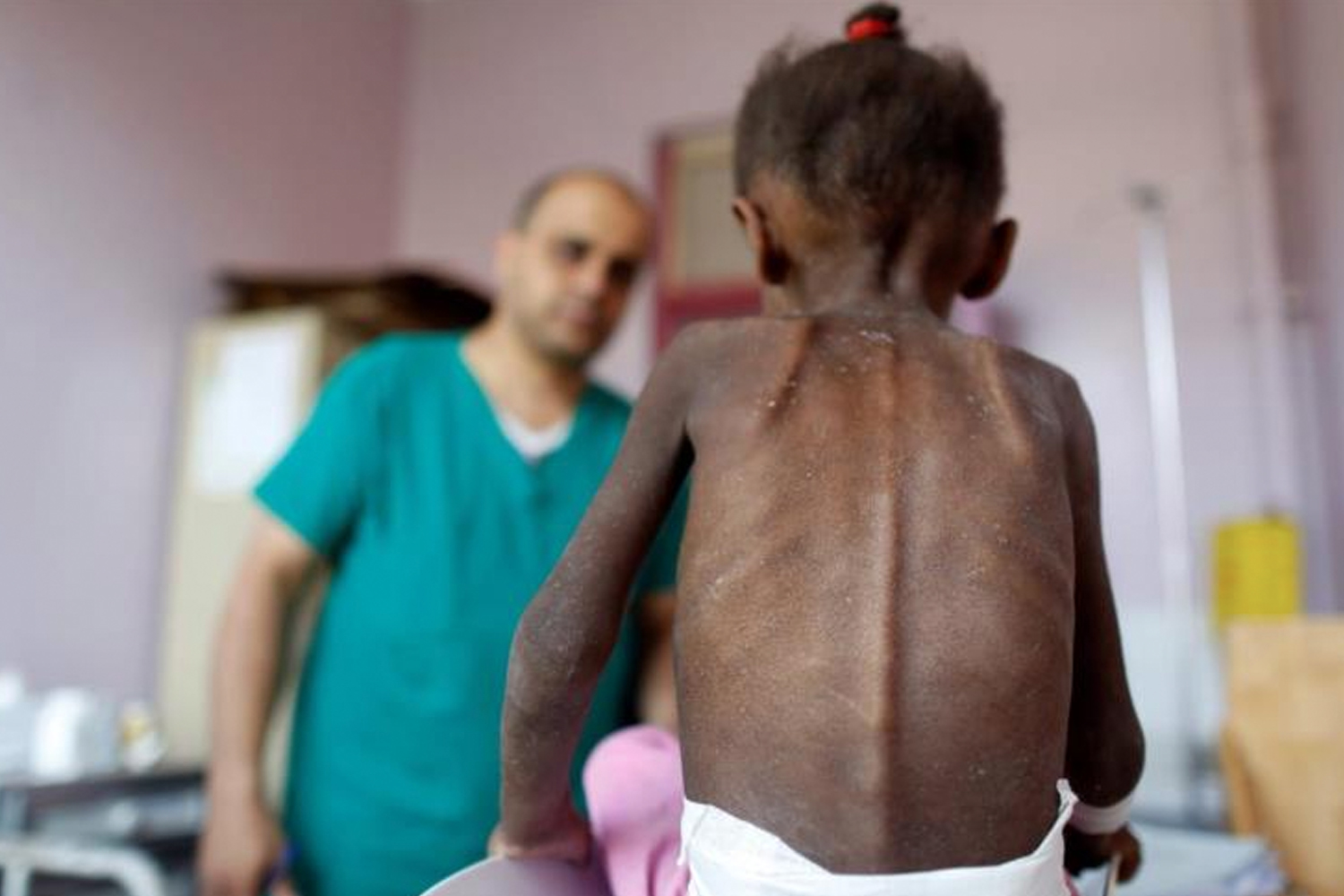 Foto: Juzgan a una mujer en Francia por matar de hambre a su hija /Cortesía