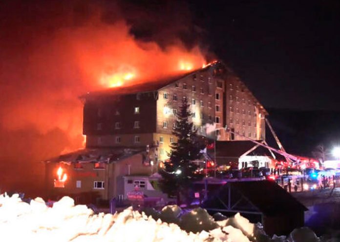 Foto: Incendio en un hotel de Turquía/Cortesía