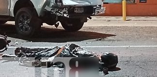 Foto: Un motociclista perdió la vida en el km 9 de la Carretera Nueva a León tras impactar contra una camioneta estacionada./TN8