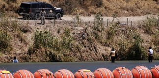 Foto: Texas refuerza su 'muro flotante' /Cortesía