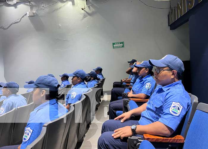 Foto: Bomberos Unidos culminan el curso "Operadores de Vehículos de Emergencia" / TN8