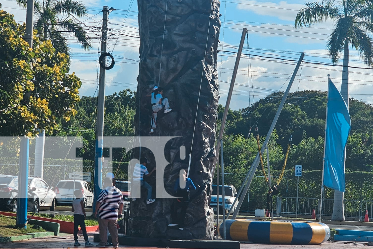 Foto: Familias capitalinas disfrutan su último día de vacaciones en el puerto Salvador Allende/TN8