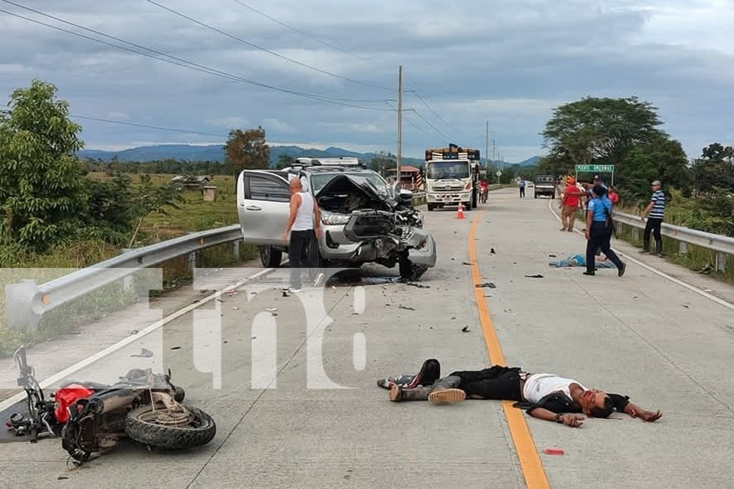 Foto: Dos personas fallecidas en un brutal choque entre motocicleta y camioneta en Rosita/TN8