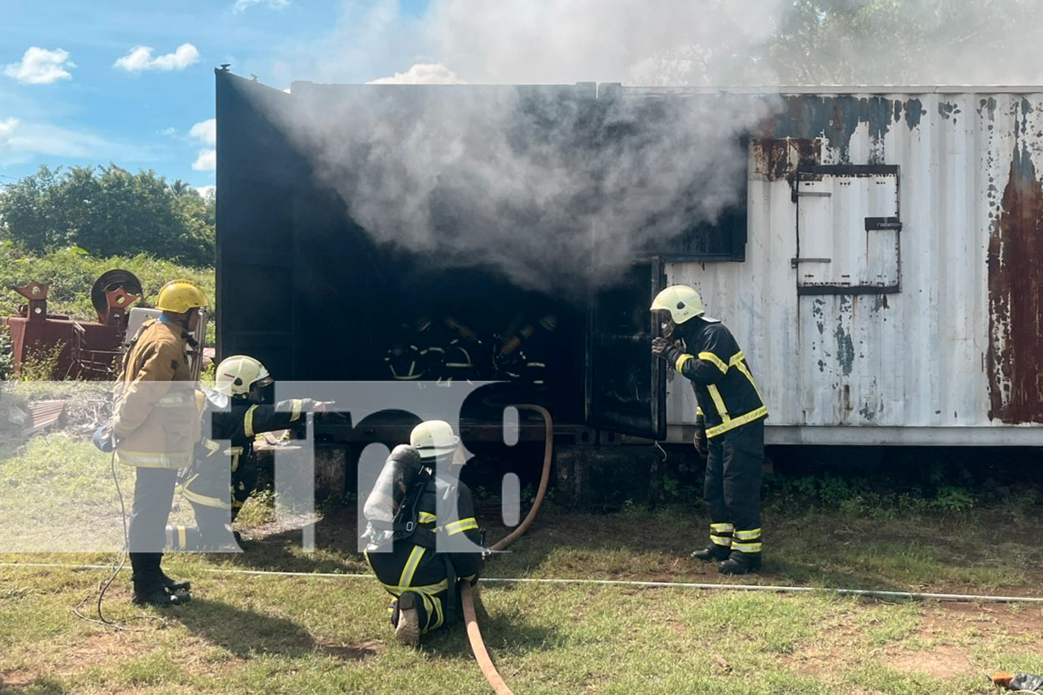 Foto: Bomberos Unidos muestran técnicas avanzadas en simulacro de rescate/TN8