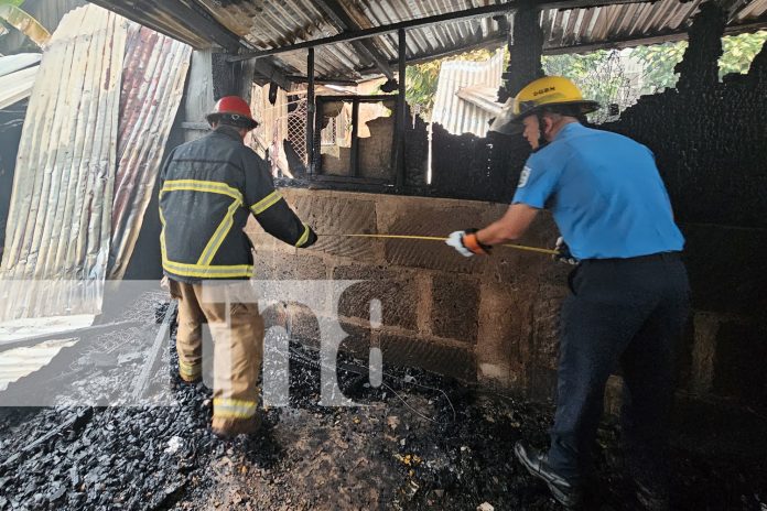 Foto: Una tragedia golpea a una familia en Ciudad El Rama: un cortocircuito causado por cables defectuosos consumen su hogar./TN8