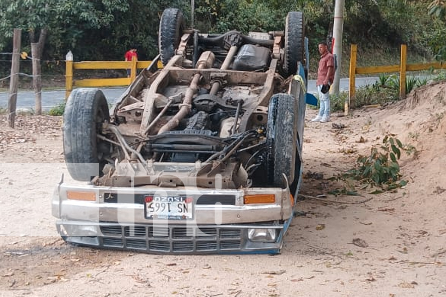 Foto: Fallo en los frenos provoca vuelco de camioneta en San Fernando, Nueva Segovia/TN8