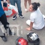 Foto:Mujer embarazada lesionada tras accidente en Juigalpa. Una camioneta impactó la motocicleta en la que viajaba junto a su esposo./TN8