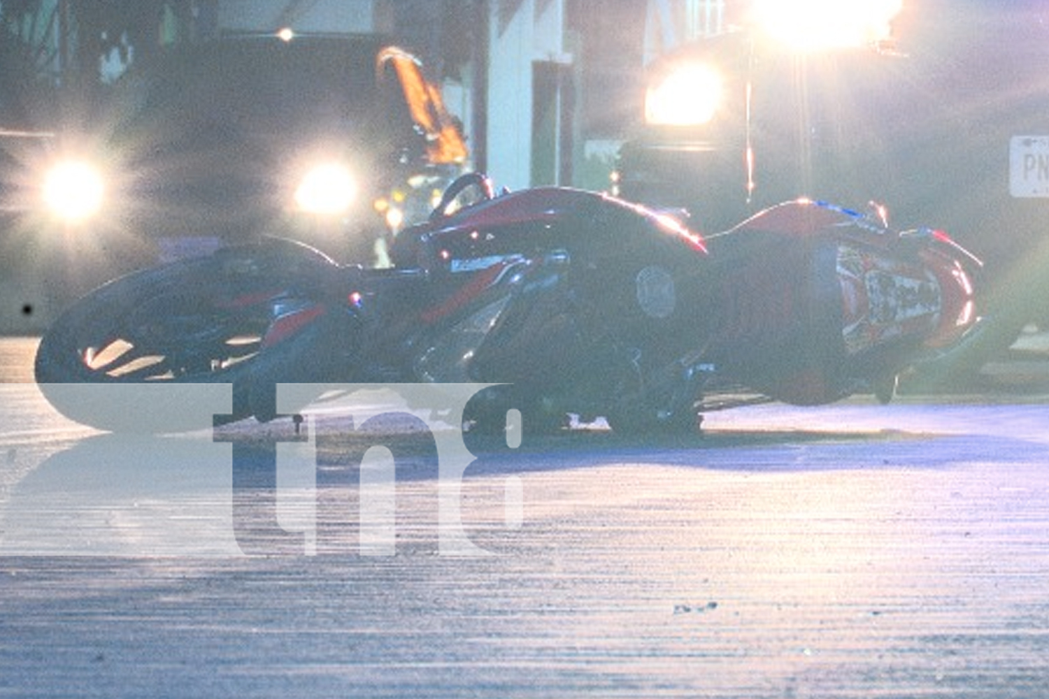 Foto: Impacto en Managua : Un motociclista catapultó a un anciano en la Rocargo. Ambos lesionados, el peatón fue trasladado de urgencia al Hospital/TN8