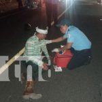 Foto: Accidente en carretera a San Carlos : Un motociclista y un peatón resultaron lesionados tras un fuerte impacto./TN8