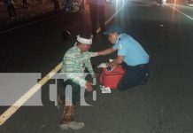 Foto: Accidente en carretera a San Carlos : Un motociclista y un peatón resultaron lesionados tras un fuerte impacto./TN8