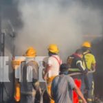 Foto: Incendio en Chinandega: Ferretería “Luvy” fue consumida por las llamas tras derrame de químicos inflamables. Las pérdidas son millonarias./TN8