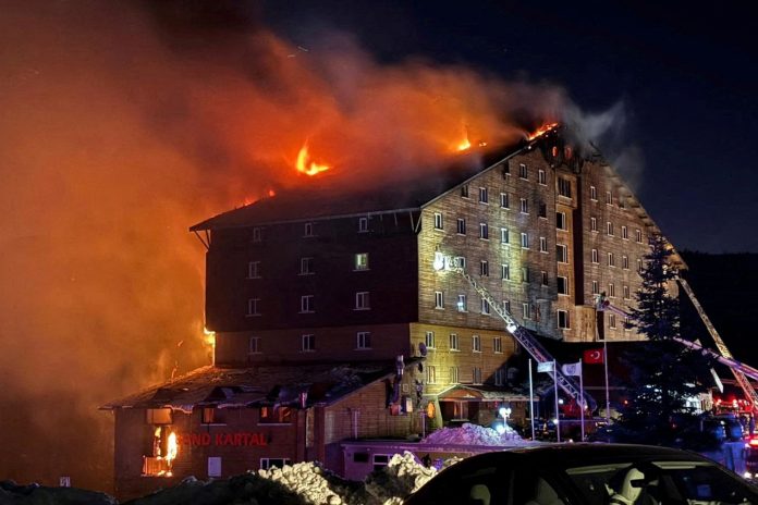 Foto: Incendio en estación de esquí en Turquía /Cortesía