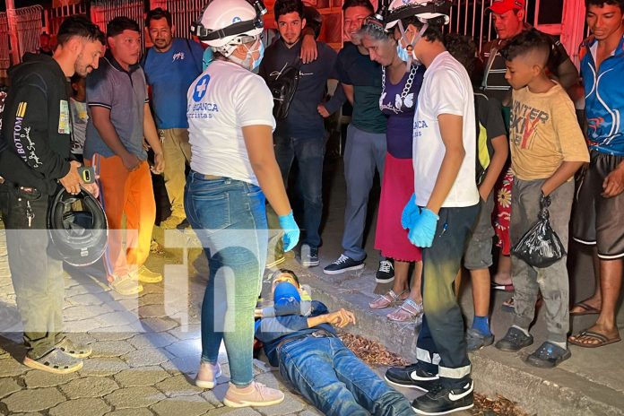 Foto: Accidente de tránsito en Juigalpa: Motociclista proyectado por aire tras colisión con camioneta. Afortunadamente salió ileso /TN8