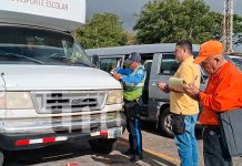 Foto: ¡Garantizando la seguridad estudiantil! En Carazo, la Policía Nacional y el MTI supervisan unidades de transporte escolar. /TN8