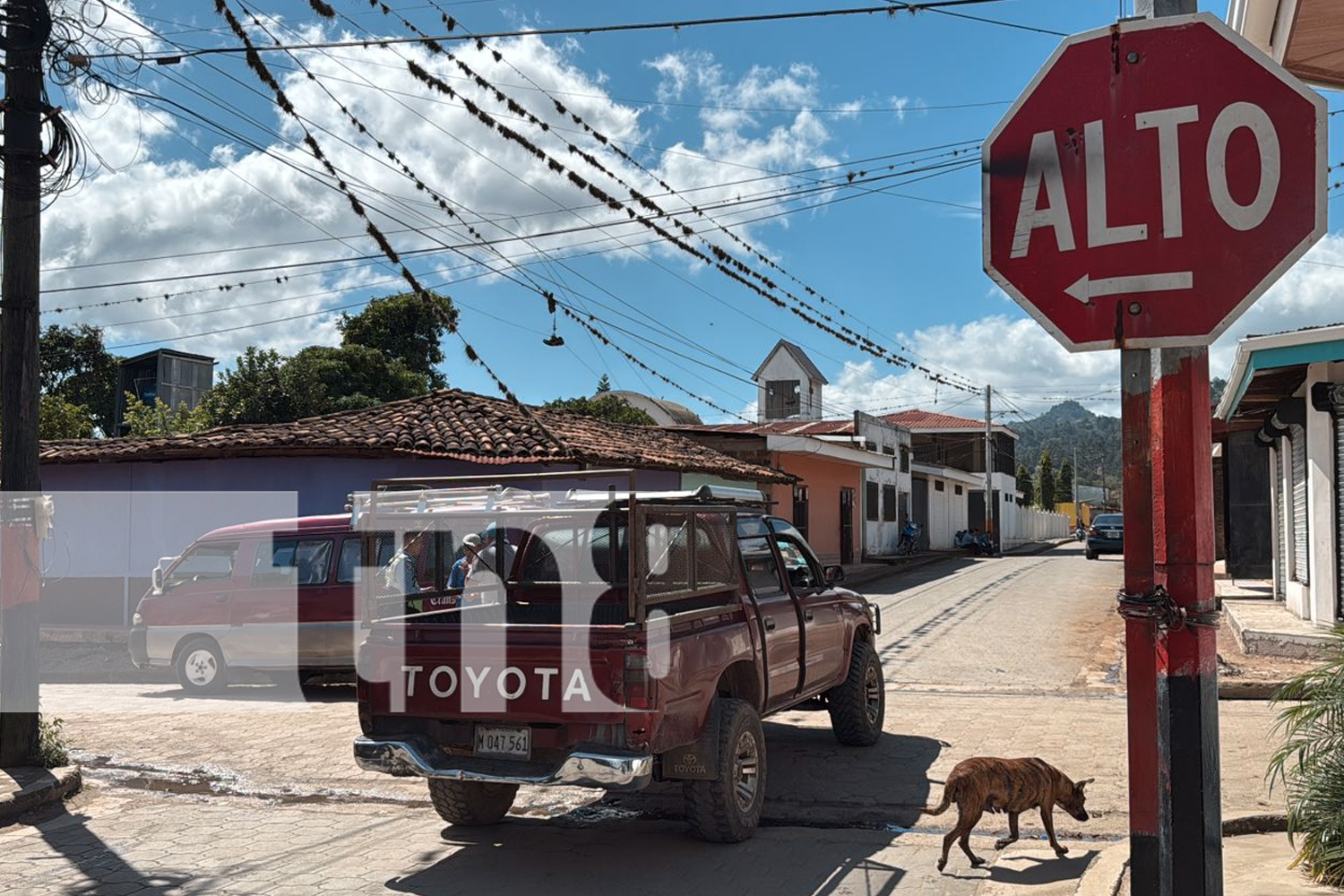 Foto:Un motociclista ebrio en Jalapa chocó contra un poste al intentar evadir un retén policial. Su acompañante, menor de edad, resultó herido/TN8