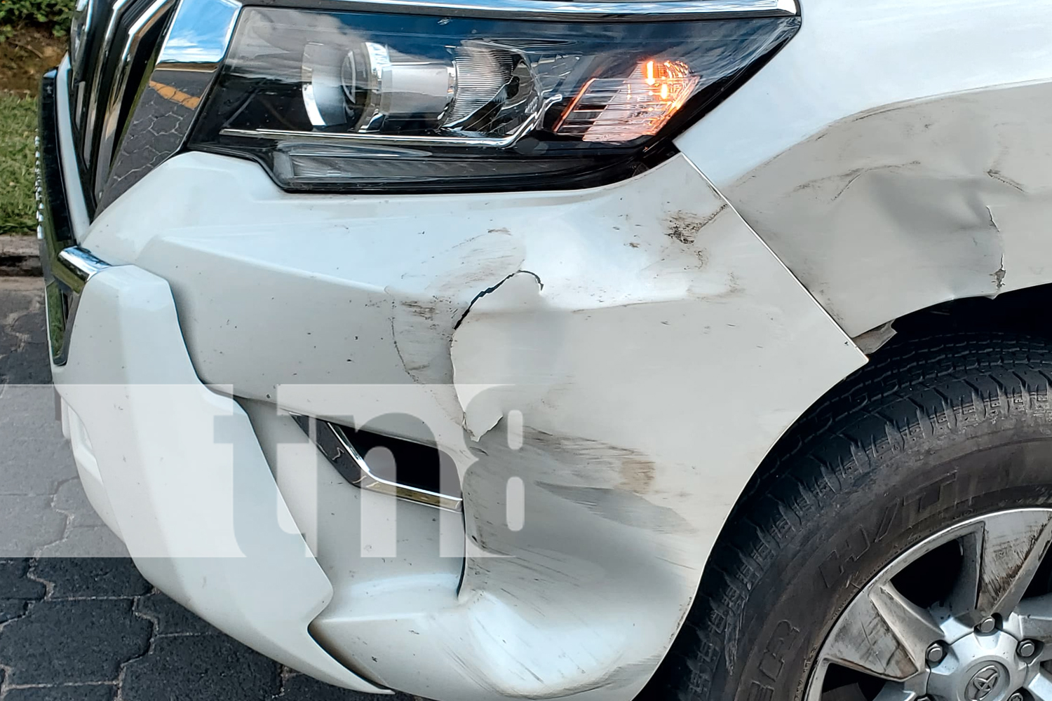 Foto:Un motociclista ebrio en Jalapa chocó contra un poste al intentar evadir un retén policial. Su acompañante, menor de edad, resultó herido/TN8