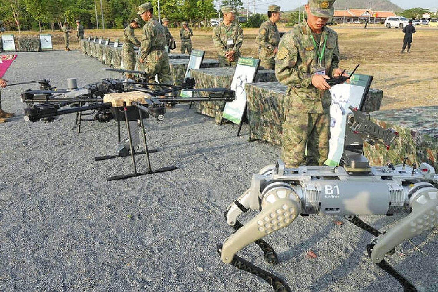 Foto: India exhibe un escuadrón de perros robots /Cortesía