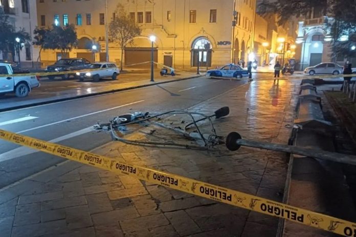 Foto: Hombre de Perú pierde sus piernas al ser aplastado por un poste de luz /Cortesía