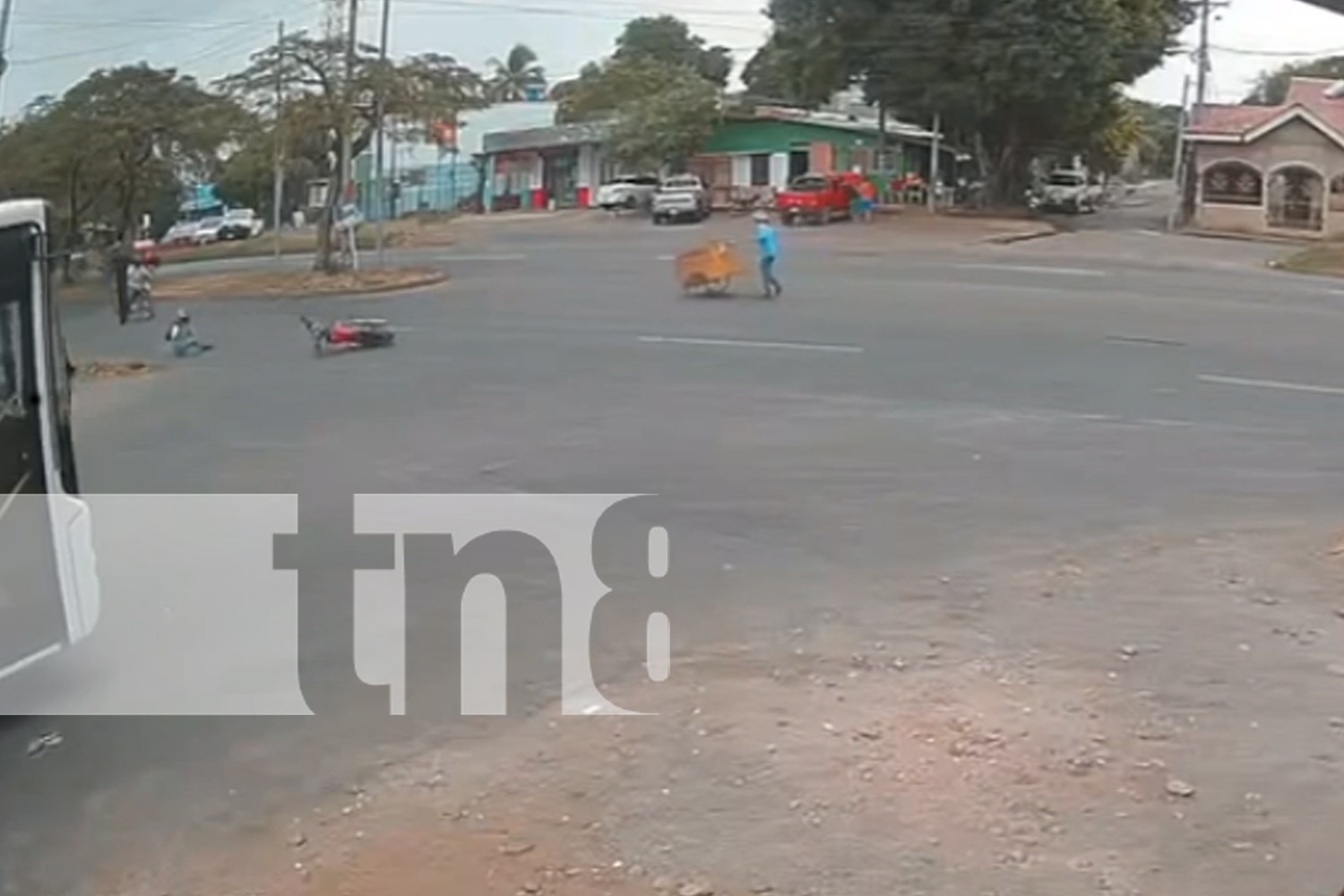 Foto: Asombroso accidente con motociclista en Managua / TN8