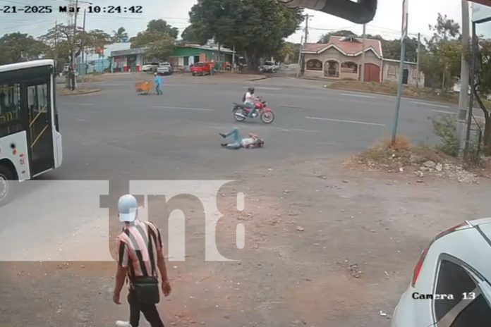 Foto: Asombroso accidente con motociclista en Managua / TN8