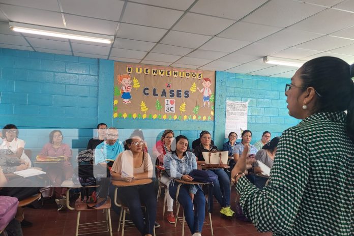 Foto: Maestros de Managua participan en el primer encuentro pedagógico /TN8