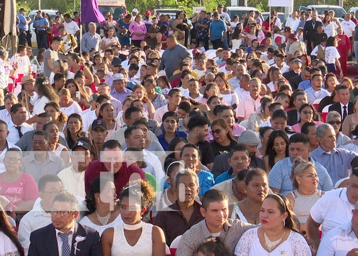 Foto: Bodas masivas con Tu Nueva Radio Ya