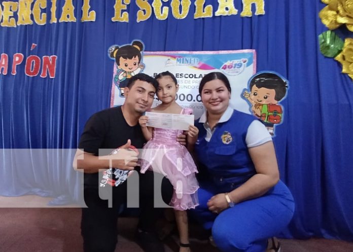 Foto: Bono escolar en colegios del Distrito V de Managua / TN8