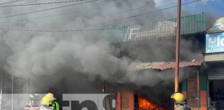 Foto: Fuerte incendio en una ferretería de Chinandega / TN8