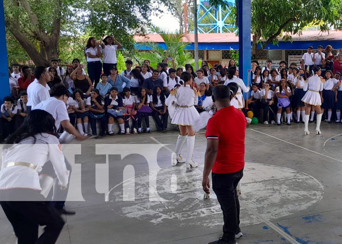 Foto: Inicio de clases en el colegio República de Cuba / TN8