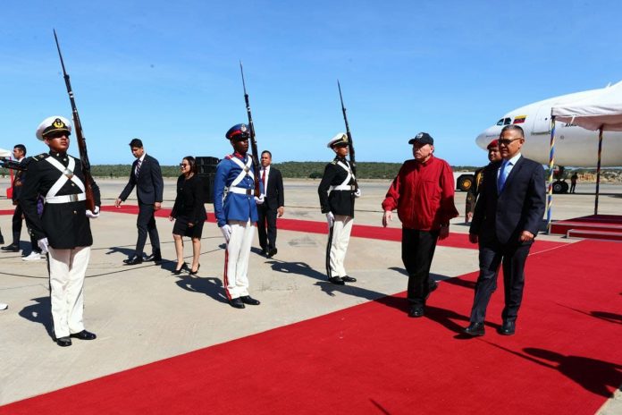 Presidente de Nicaragua, Daniel Ortega, presente en la histórica juramentación de Nicolás Maduro