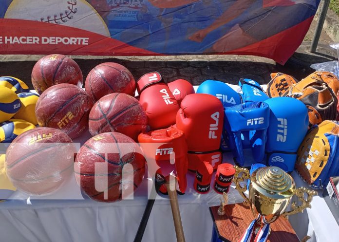 Foto: Material deportivo a jóvenes de Nicaragua / TN8