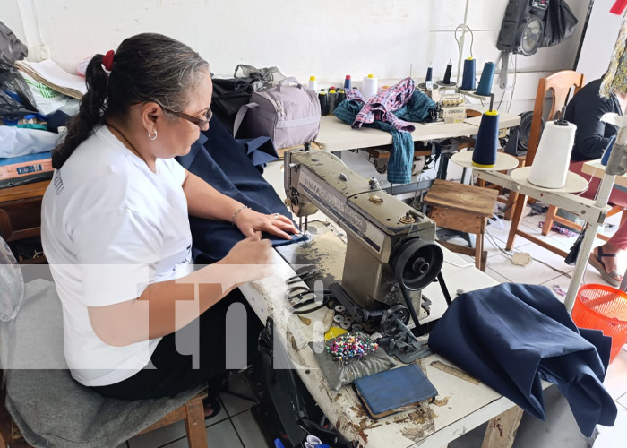 Foto: Talleres de costura con uniformes escolares / TN8