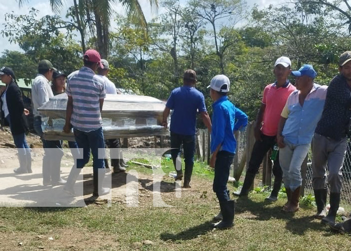 Foto: Investigación por la muerte de un hombre y su hijo en Bocana de Paiwas, Caribe Sur de Nicaragua / TN8