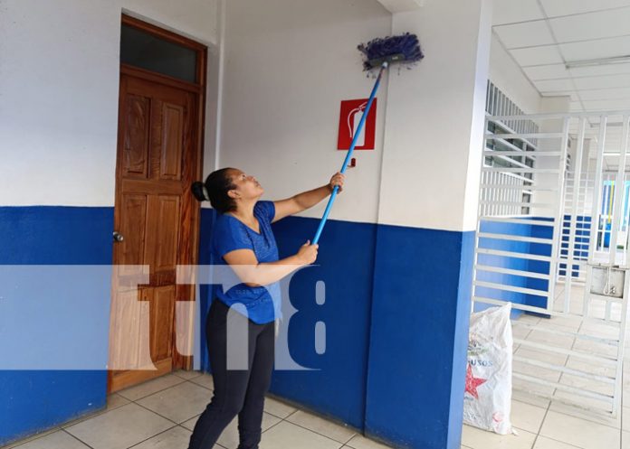 Foto: Limpieza en el centro educativo Barrilete de Colores / TN8