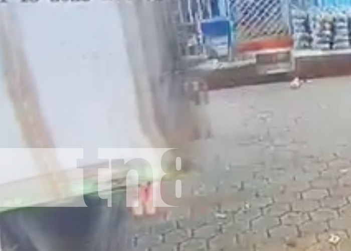 Foto: Camión aplasta la cabeza de un hombre en el Mercado Oriental / TN8