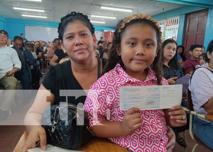 Foto: Bono escolar se distribuye en colegios de Managua / TN8