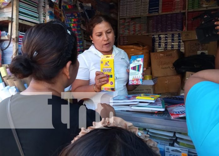 Foto: Bono escolar se distribuye en colegios de Managua / TN8